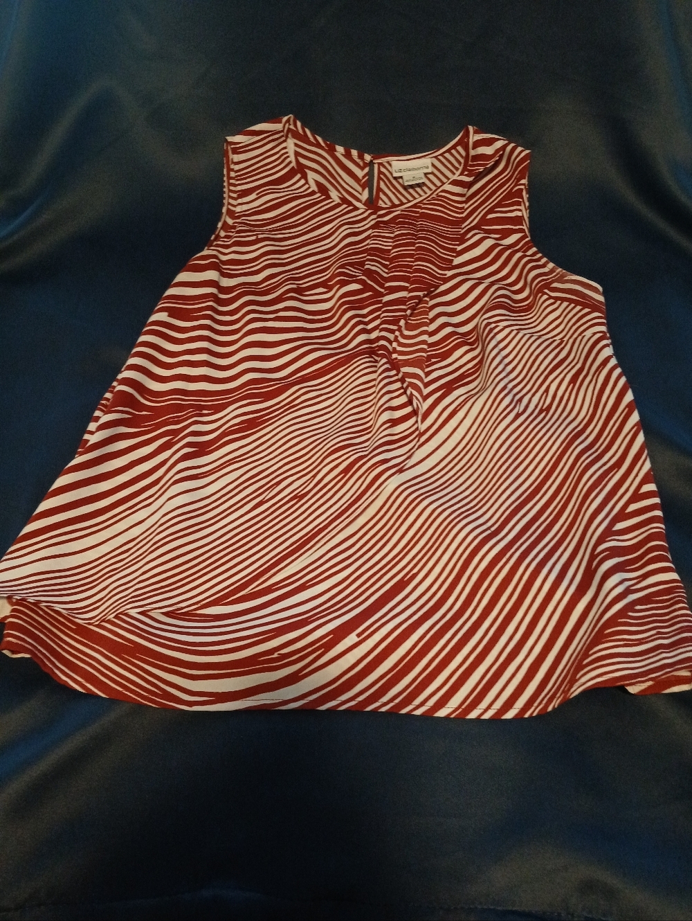 Sleeveless Burgundy and White Wave-Print Blouse